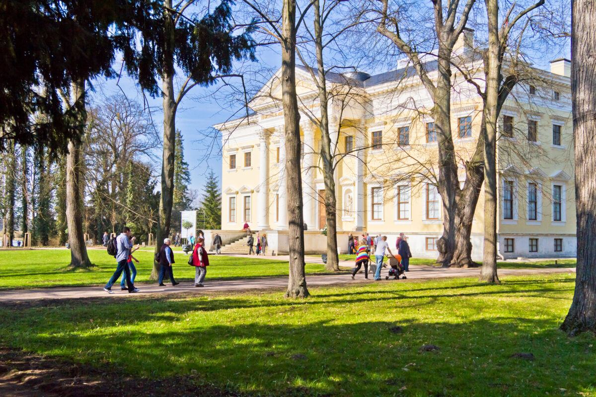 Das Schloss des Fürsten Franz im Wörlitzer Park.