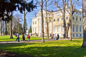 Das Schloss des Fürsten Franz im Wörlitzer Park.
