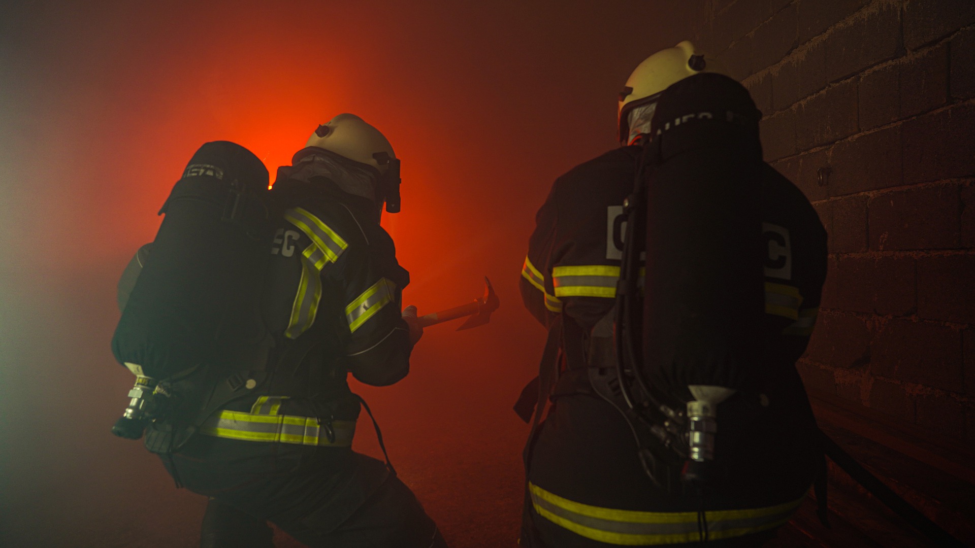 Nach einem schweren Schicksalsschlag organisieren Feuerwehrleute Hilfe für einen Kameraden.