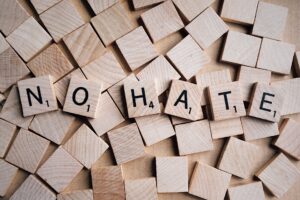 Wir können über alles diskutieren - aber menschlich, mit Respekt. Und vor allem ohne Hass und Beleidigungen.